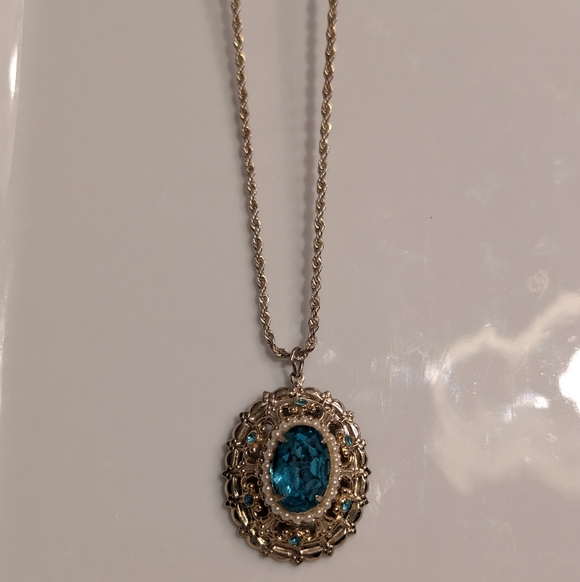 Vintage Coro Pegasus Blue Topaz Oval Pendant Necklace - Picture 2 of 9